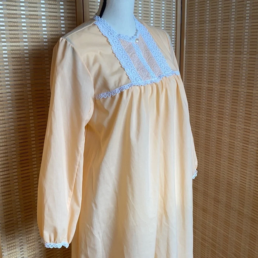 Vintage 1980s cotton blend nightgown women with‎ mother pearl button medium - Picture 3 of 9